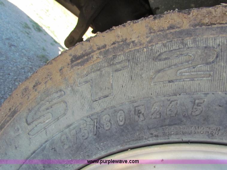 image for item E8142 1995 Volvo White GMC WCA semi truck