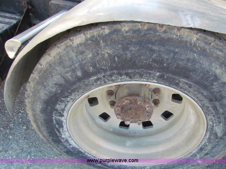 image for item E8142 1995 Volvo White GMC WCA semi truck