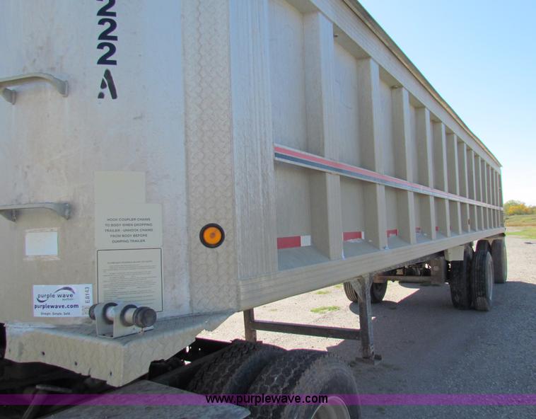 image for item E8143 1994 Travis T-102 end dump trailer