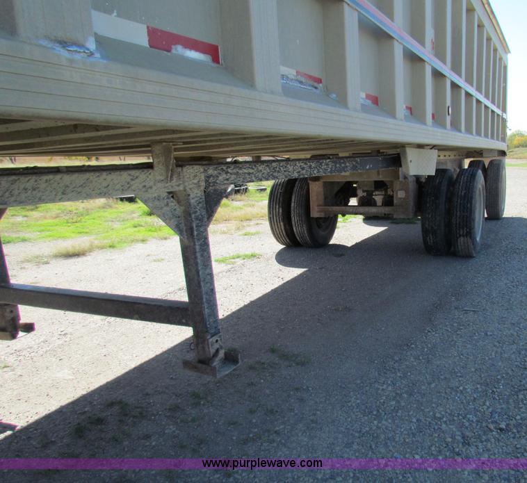 image for item E8143 1994 Travis T-102 end dump trailer