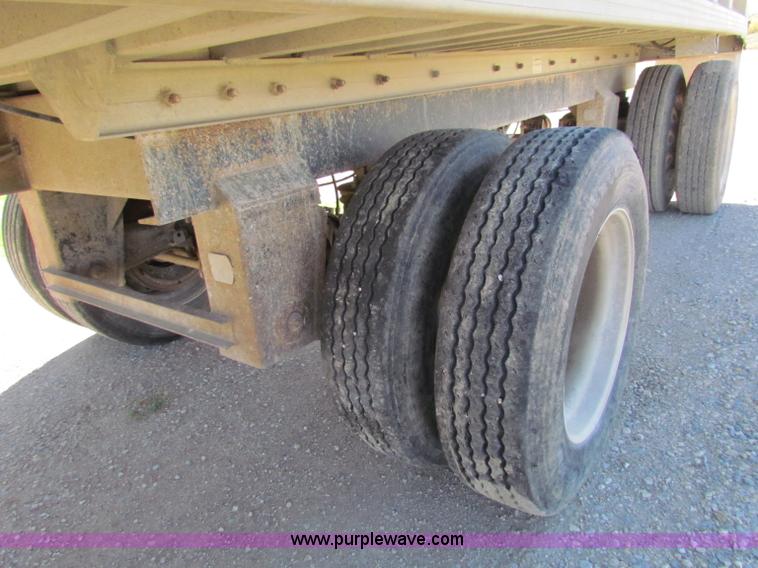 image for item E8143 1994 Travis T-102 end dump trailer