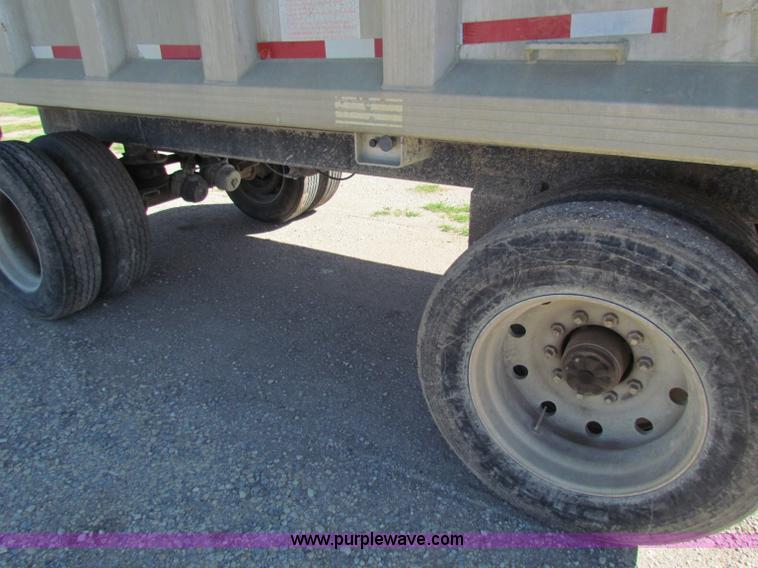 image for item E8143 1994 Travis T-102 end dump trailer