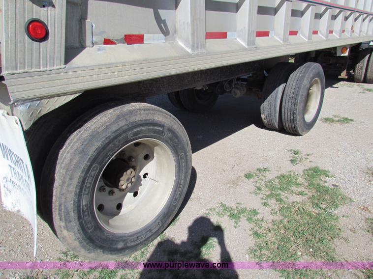 image for item E8143 1994 Travis T-102 end dump trailer