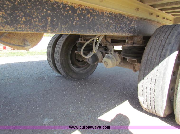 image for item E8143 1994 Travis T-102 end dump trailer