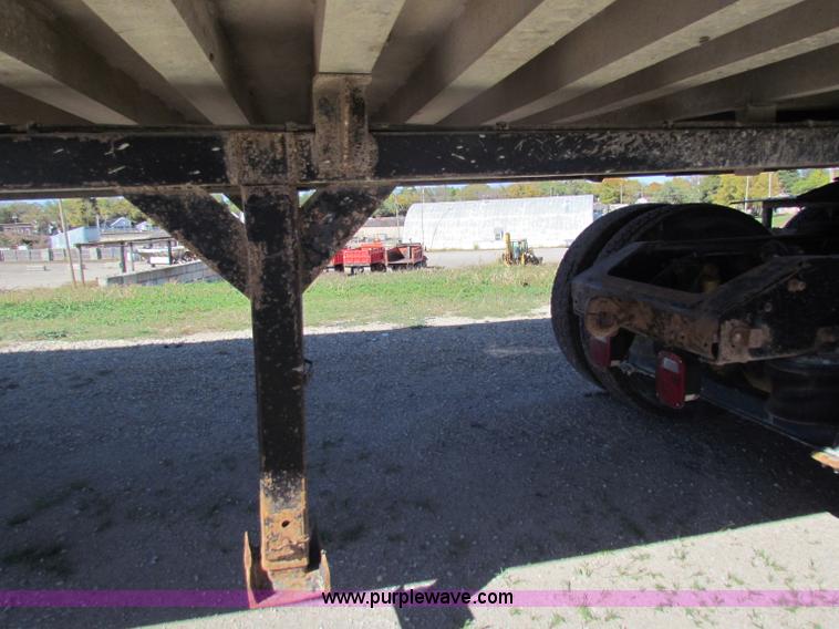 image for item E8143 1994 Travis T-102 end dump trailer