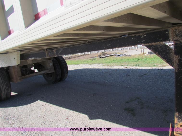 image for item E8143 1994 Travis T-102 end dump trailer