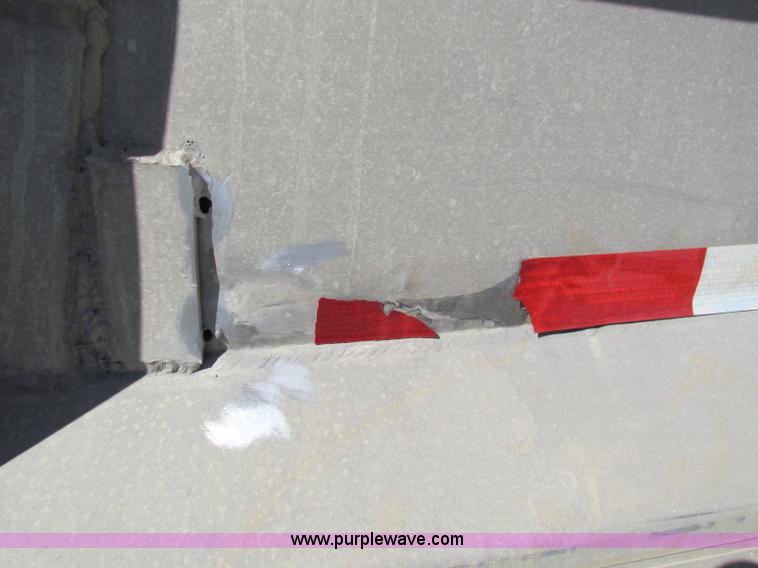 image for item E8143 1994 Travis T-102 end dump trailer