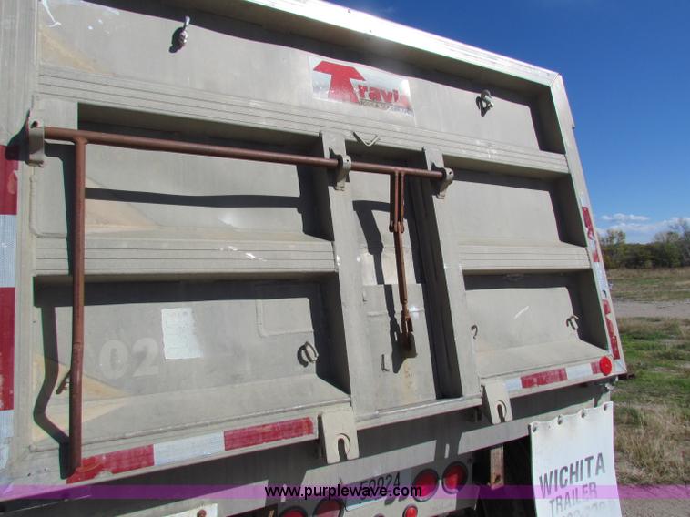 image for item E8143 1994 Travis T-102 end dump trailer