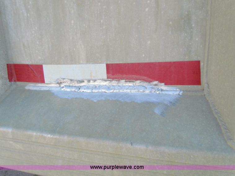 image for item E8143 1994 Travis T-102 end dump trailer