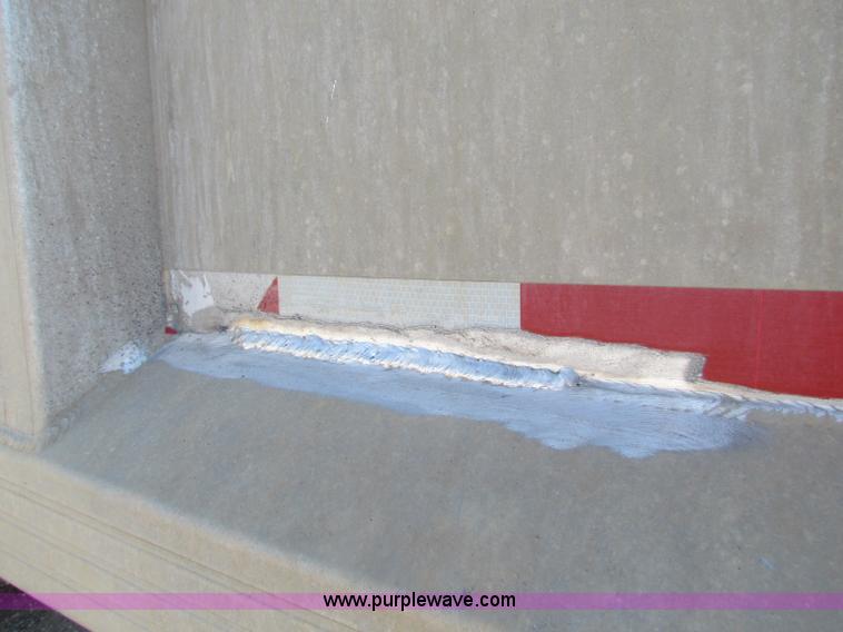 image for item E8143 1994 Travis T-102 end dump trailer