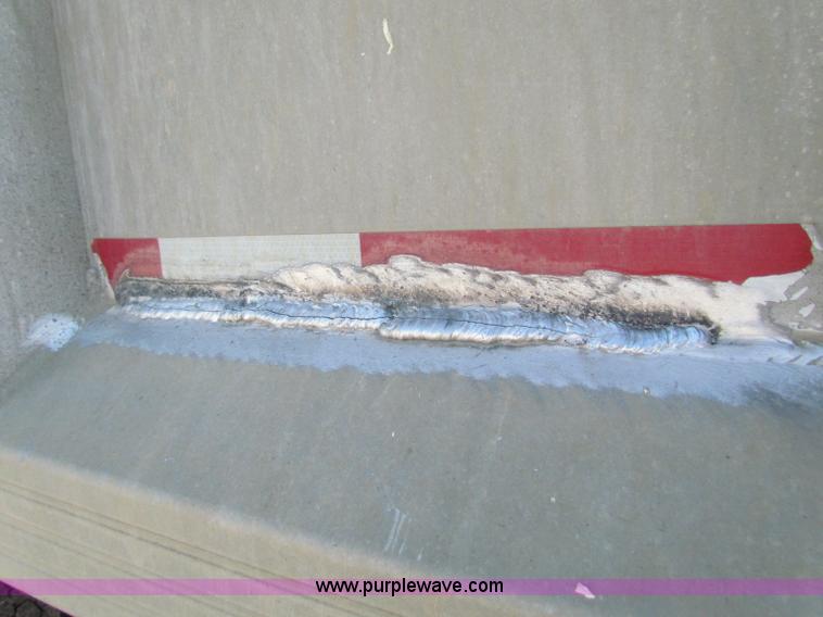 image for item E8143 1994 Travis T-102 end dump trailer