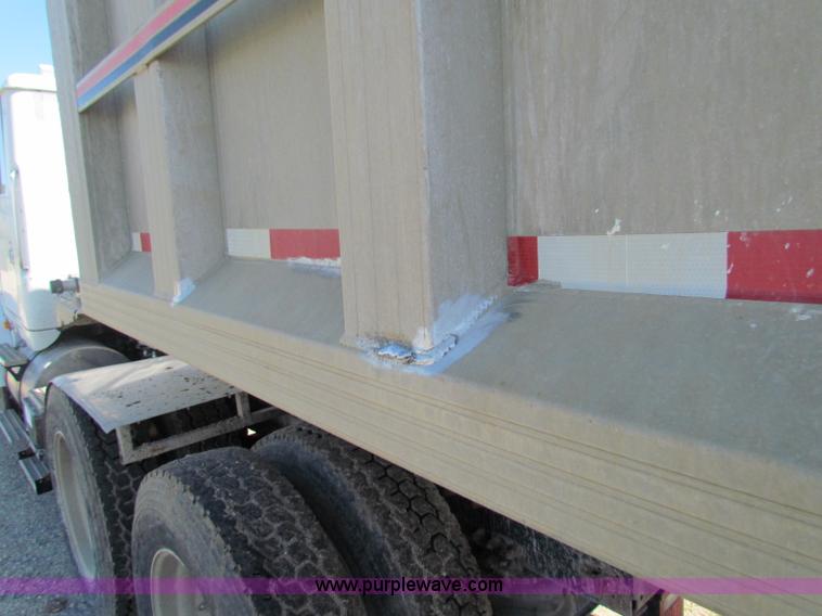 image for item E8143 1994 Travis T-102 end dump trailer