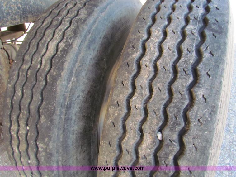 image for item E8143 1994 Travis T-102 end dump trailer