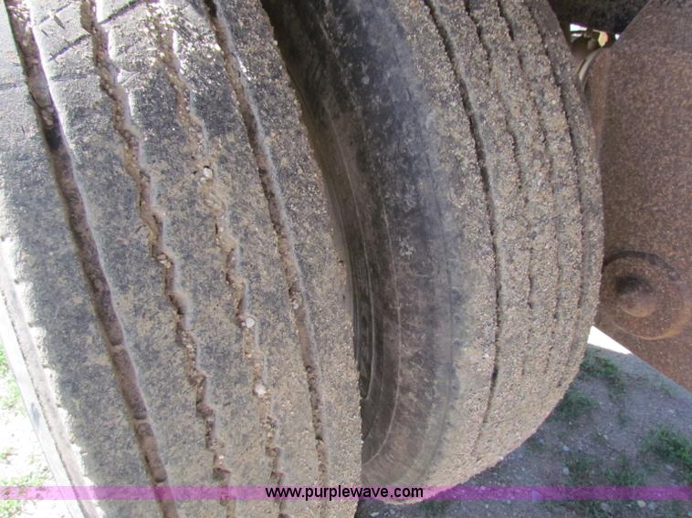 image for item E8143 1994 Travis T-102 end dump trailer