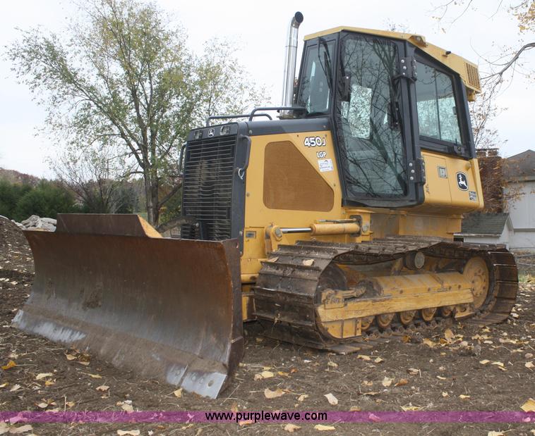 image for item F2520 2005 John Deere 450J LGP dozer