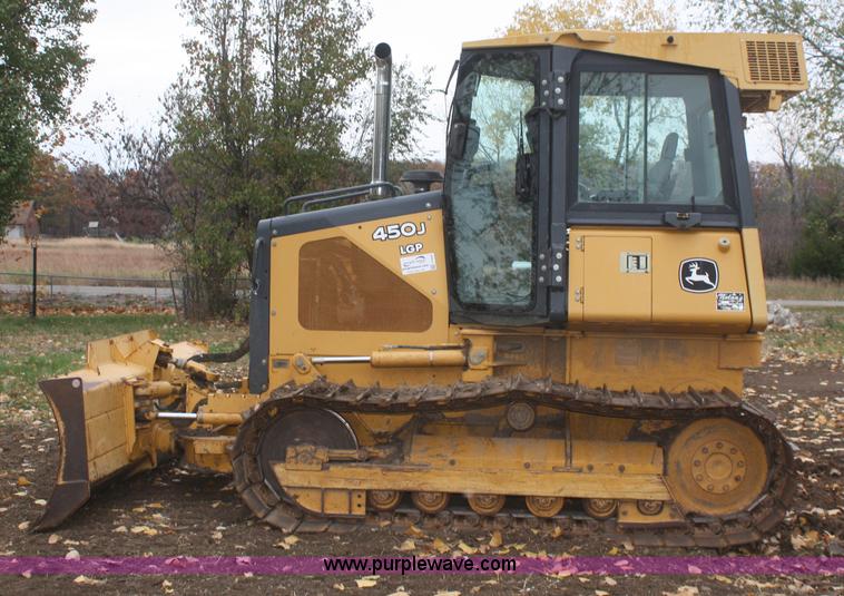 image for item F2520 2005 John Deere 450J LGP dozer