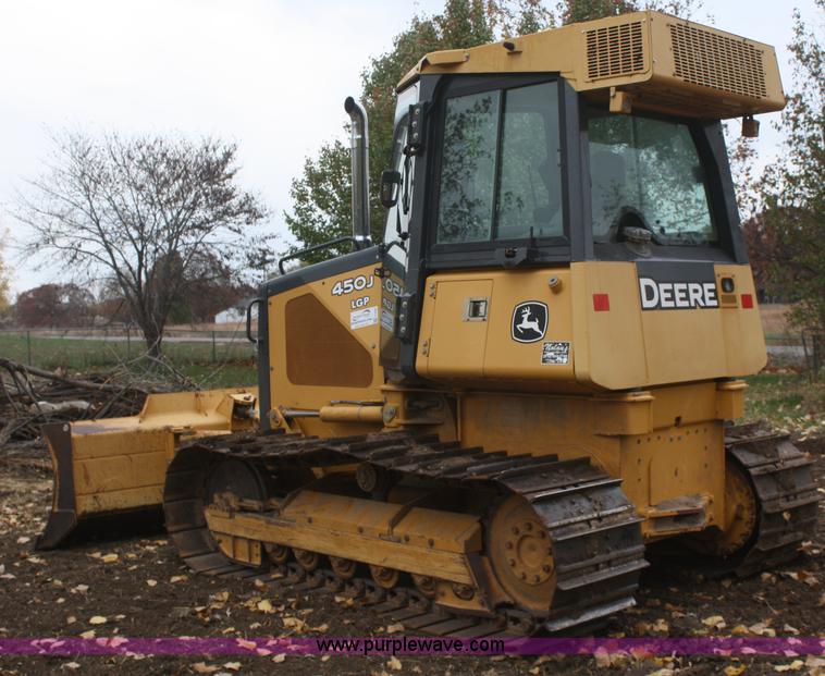 image for item F2520 2005 John Deere 450J LGP dozer