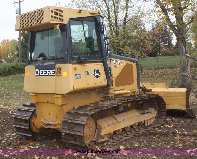 image for item F2520 2005 John Deere 450J LGP dozer