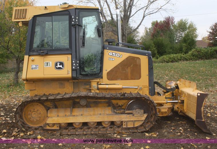image for item F2520 2005 John Deere 450J LGP dozer