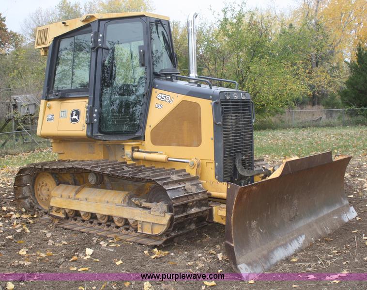 image for item F2520 2005 John Deere 450J LGP dozer