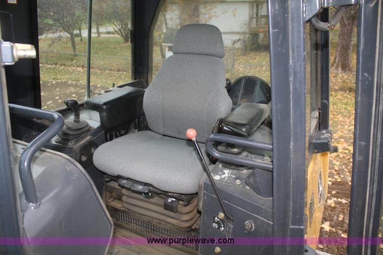 image for item F2520 2005 John Deere 450J LGP dozer