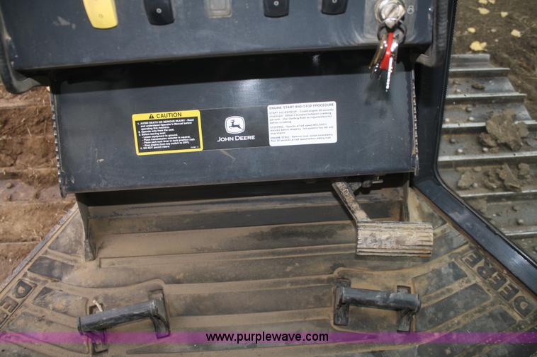 image for item F2520 2005 John Deere 450J LGP dozer
