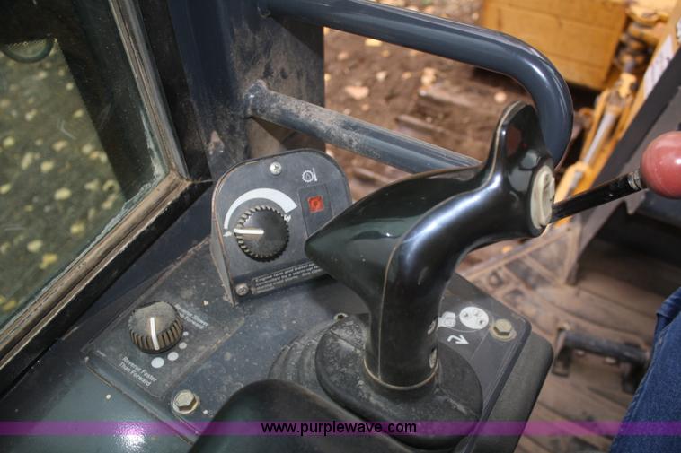 image for item F2520 2005 John Deere 450J LGP dozer