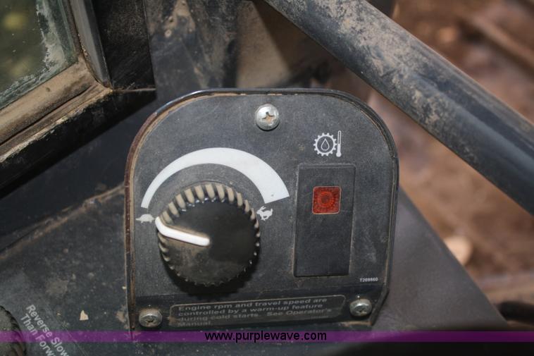 image for item F2520 2005 John Deere 450J LGP dozer