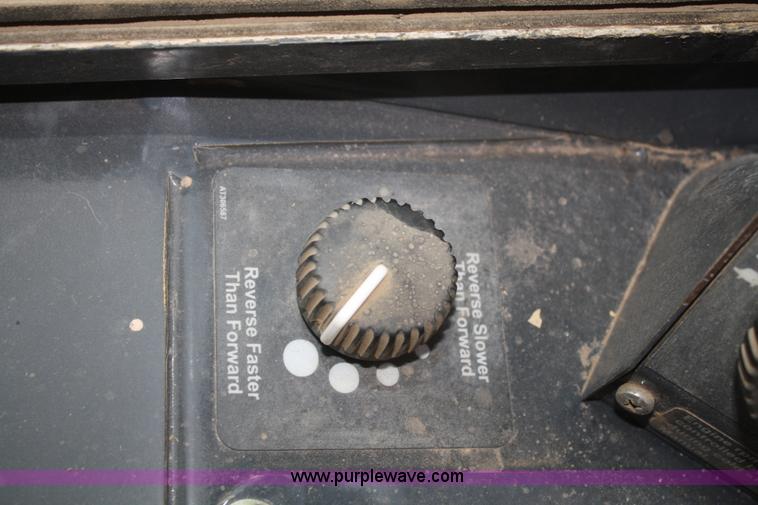 image for item F2520 2005 John Deere 450J LGP dozer