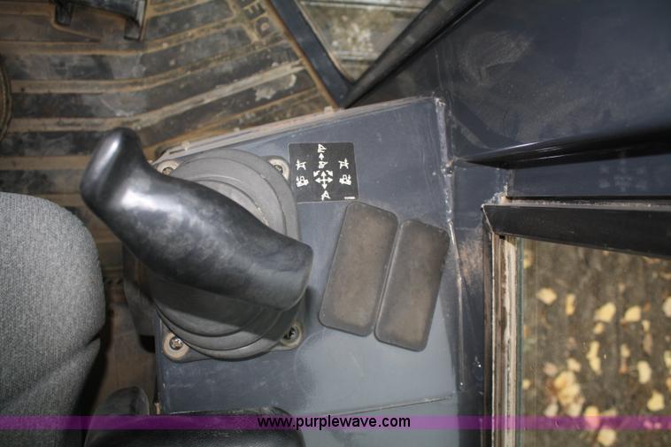 image for item F2520 2005 John Deere 450J LGP dozer