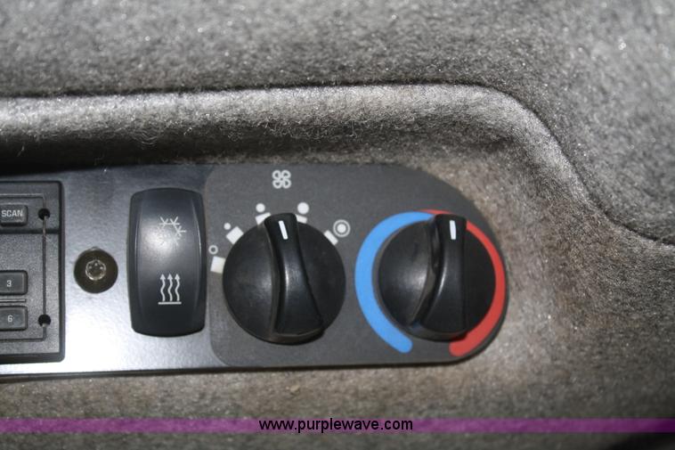 image for item F2520 2005 John Deere 450J LGP dozer