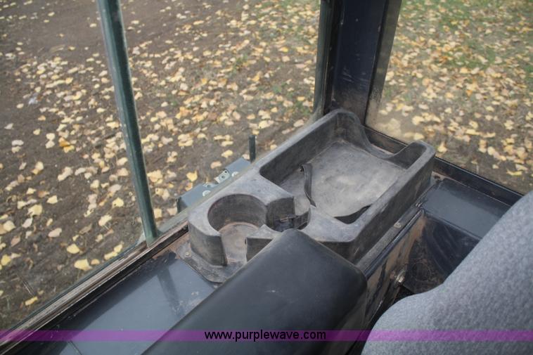 image for item F2520 2005 John Deere 450J LGP dozer