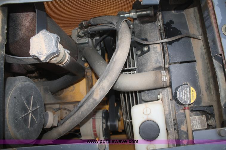 image for item F2520 2005 John Deere 450J LGP dozer