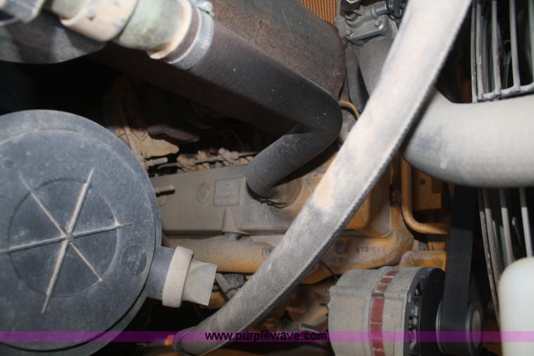 image for item F2520 2005 John Deere 450J LGP dozer