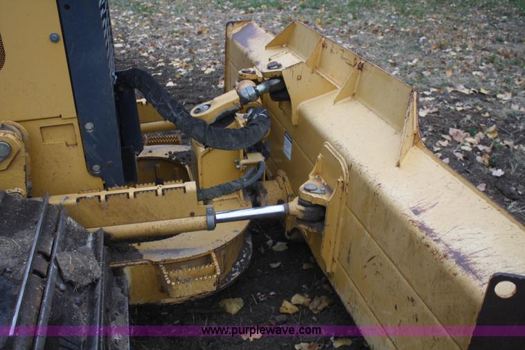 image for item F2520 2005 John Deere 450J LGP dozer