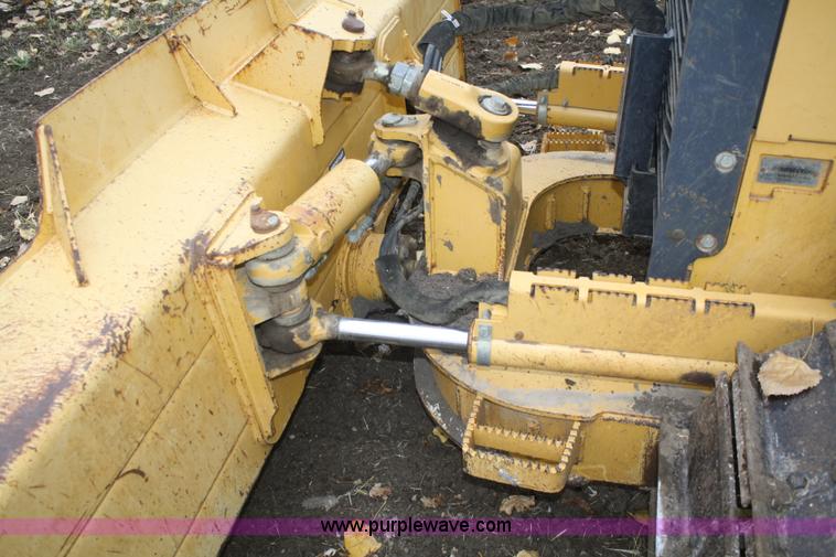 image for item F2520 2005 John Deere 450J LGP dozer