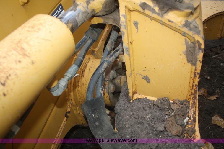 image for item F2520 2005 John Deere 450J LGP dozer