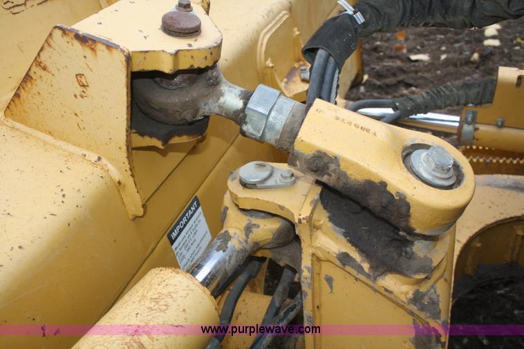 image for item F2520 2005 John Deere 450J LGP dozer