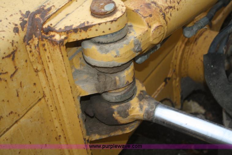 image for item F2520 2005 John Deere 450J LGP dozer