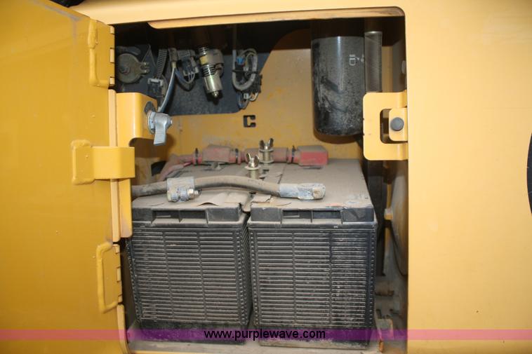 image for item F2520 2005 John Deere 450J LGP dozer