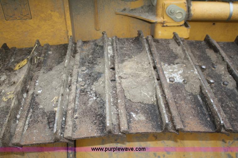 image for item F2520 2005 John Deere 450J LGP dozer