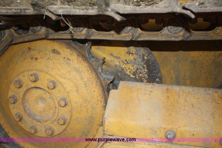 image for item F2520 2005 John Deere 450J LGP dozer
