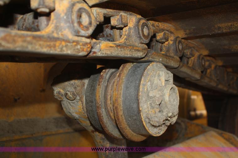 image for item F2520 2005 John Deere 450J LGP dozer