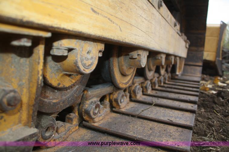 image for item F2520 2005 John Deere 450J LGP dozer