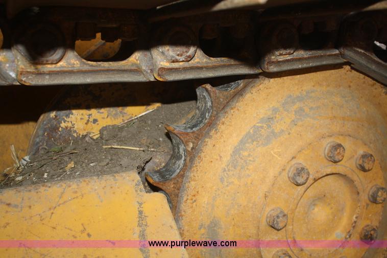 image for item F2520 2005 John Deere 450J LGP dozer