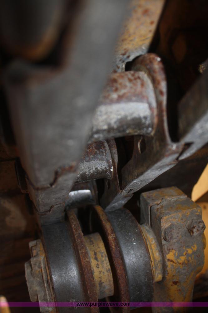 image for item F2520 2005 John Deere 450J LGP dozer