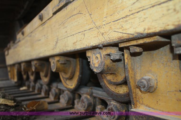 image for item F2520 2005 John Deere 450J LGP dozer