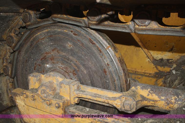 image for item F2520 2005 John Deere 450J LGP dozer