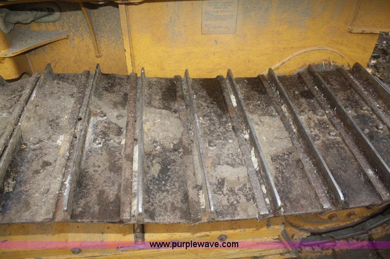 image for item F2520 2005 John Deere 450J LGP dozer