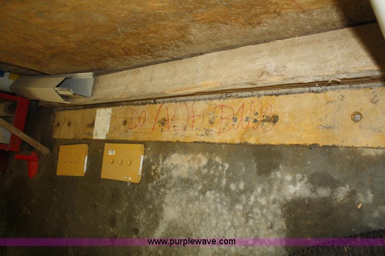 image for item F2520 2005 John Deere 450J LGP dozer